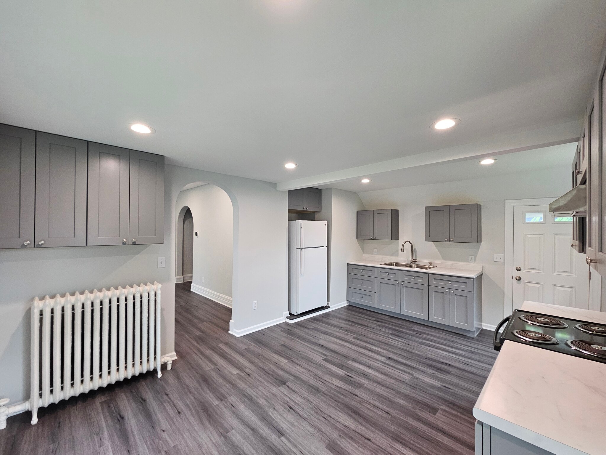 Newly remodeled townhome located in Waukesha - 919 Arcadian Ave