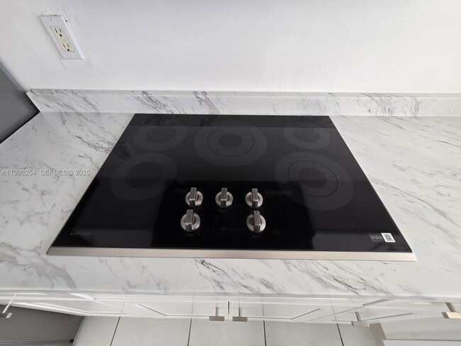 Building Photo - 609 S State Rd 7