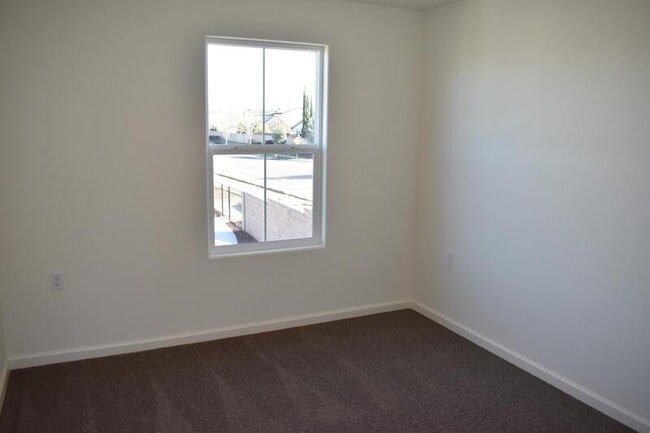 Building Photo - 1316 eagle crest court