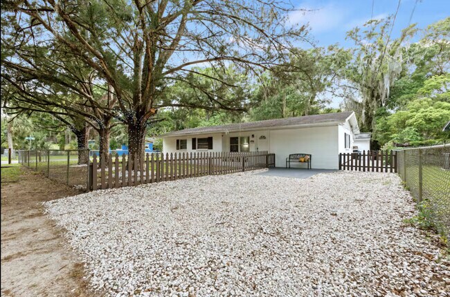 Building Photo - 3204 NW 10th St