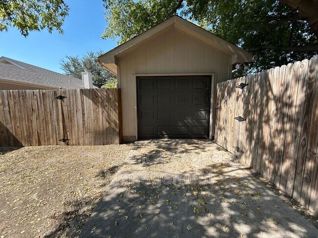 Building Photo - 7332 Blackthorn Dr