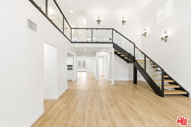 Building Photo - 23114 Mariano St