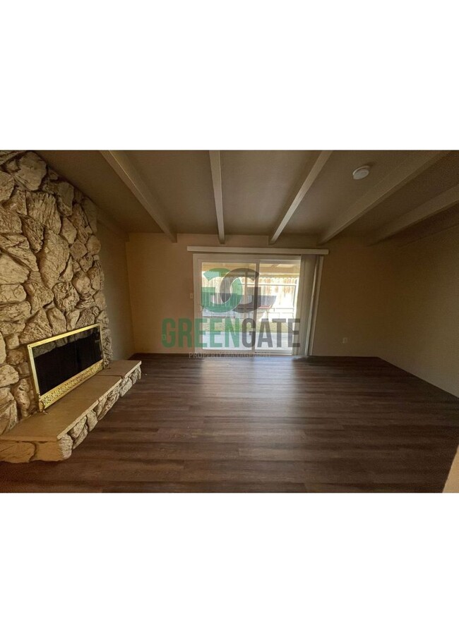 Building Photo - Charming 3 Bedroom 2 Bath Modesto home ava...