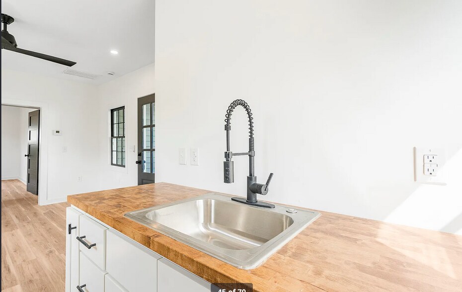 Building Photo - 5 Maranda Holmes St