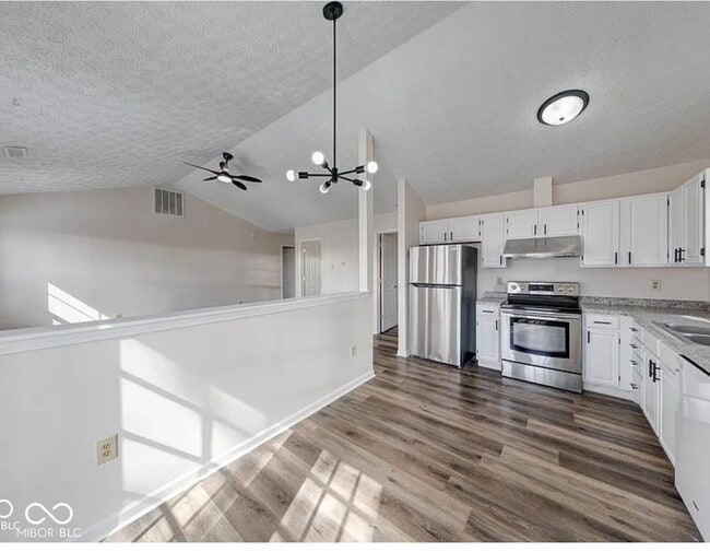 Building Photo - 7621 Orchard Village Dr