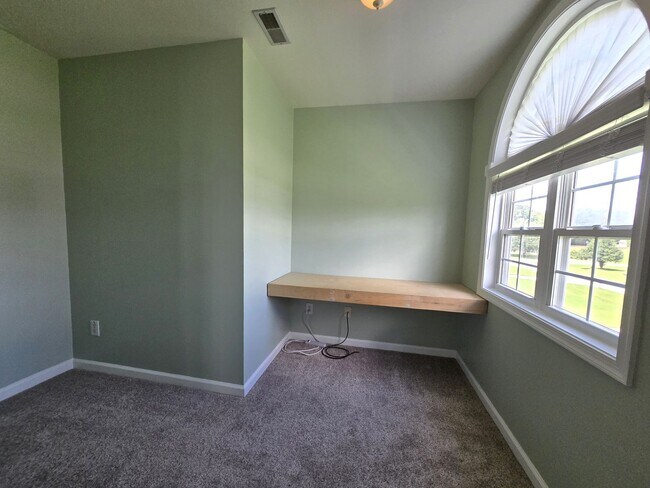 Building Photo - 3 Bed, 2.5 Bath Home in the Waterfront Com...