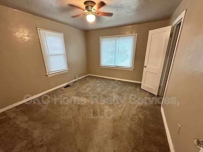 Building Photo - 1216 NE 42nd St