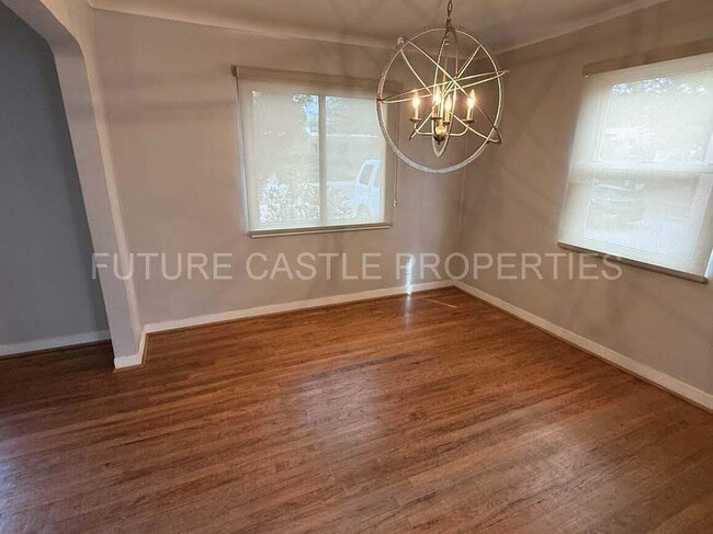 Building Photo - 1009 Bryn Mawr Dr NE