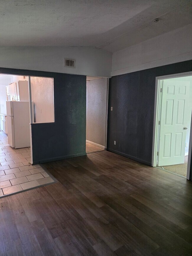 Building Photo - Nice 3BD/1BA