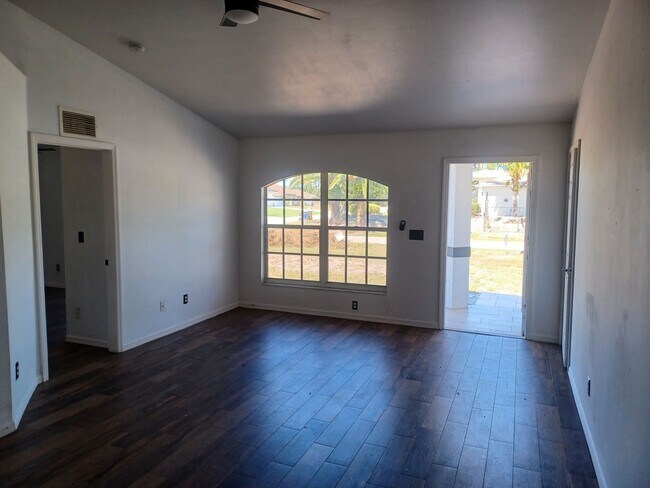 Building Photo - Available Now: 3/2 + den Home On A Quiet D...