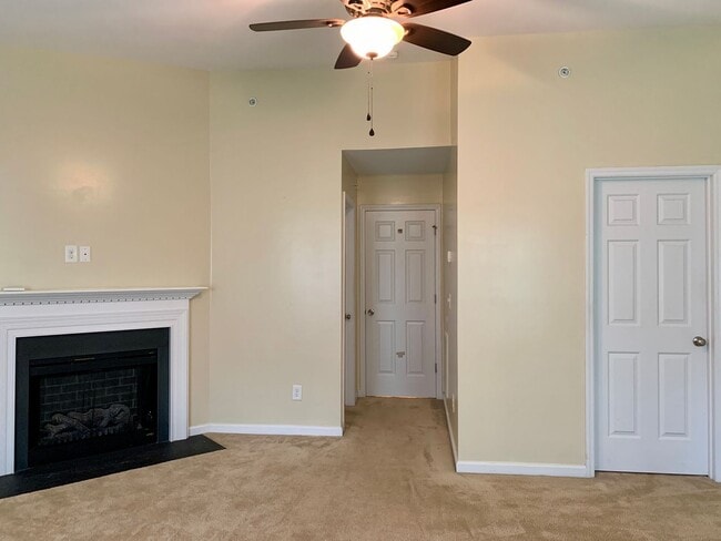 Building Photo - RENT READY Townhome Convenient to I440 & I...