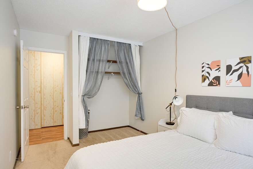 Building Photo - 1008 Westbrooke Way