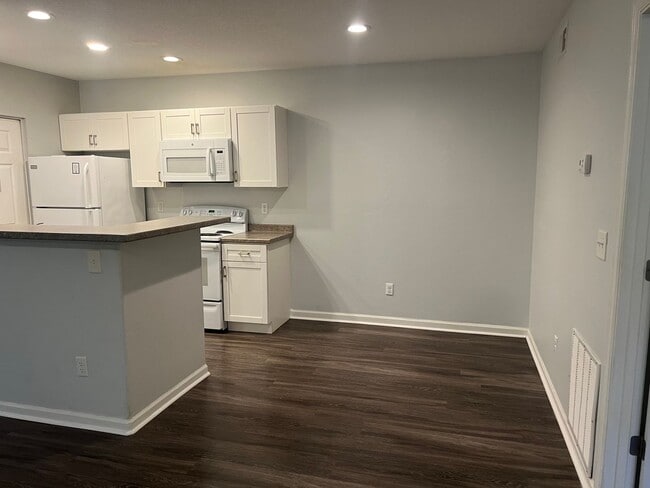 Building Photo - Great first floor unit at  Plantation Point