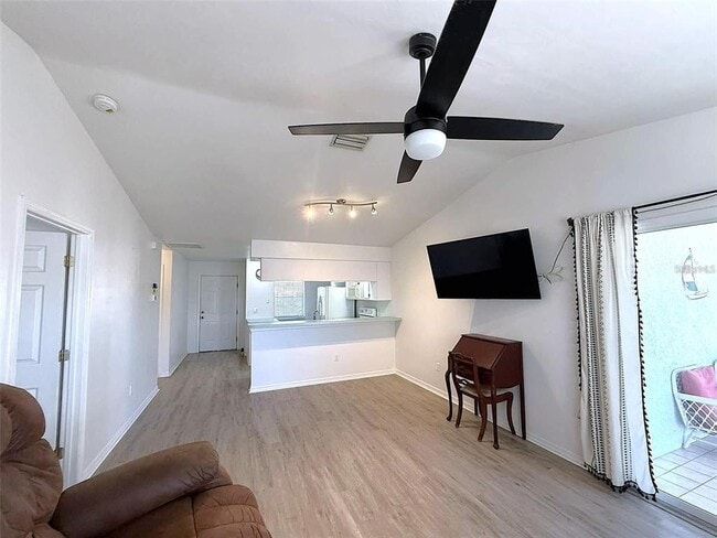 Building Photo - 504 Rose Apple Cir