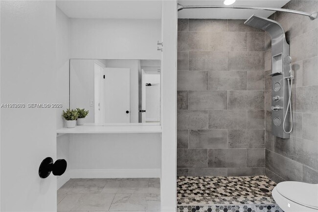 Building Photo - 6949 SW 110th Ct