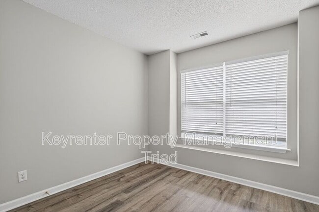 Building Photo - 94 Tannenbaum Cir