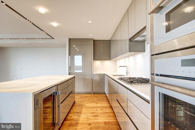 Building Photo - 1781 N Pierce St