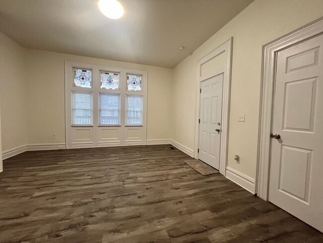 Building Photo - Updated 1BR Apartment Now Available