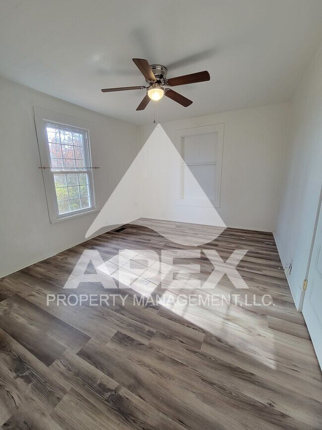 Building Photo - Charming 3Bd/2 Ba Renovated Craftsman Style Home in the Heart of Alcoa!