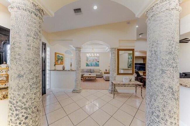 Building Photo - 31695 Avenida Del Padre