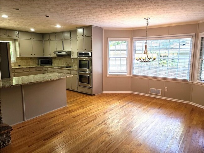 Building Photo - 2520 Riverglenn Cir