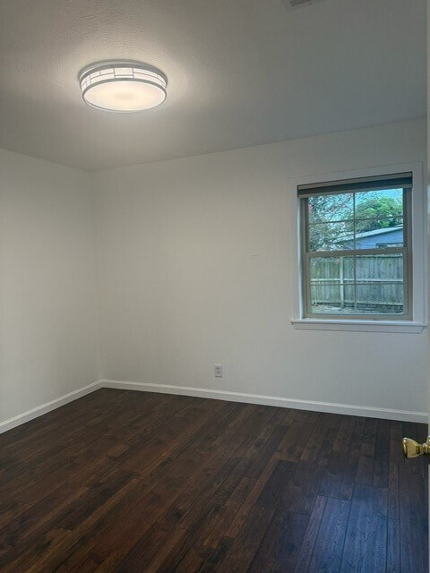 Building Photo - 8214 Glenalta St