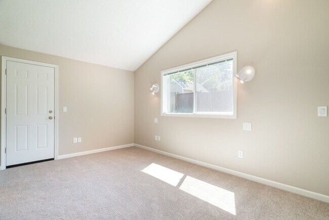 Building Photo - Charming Home in SW Portland