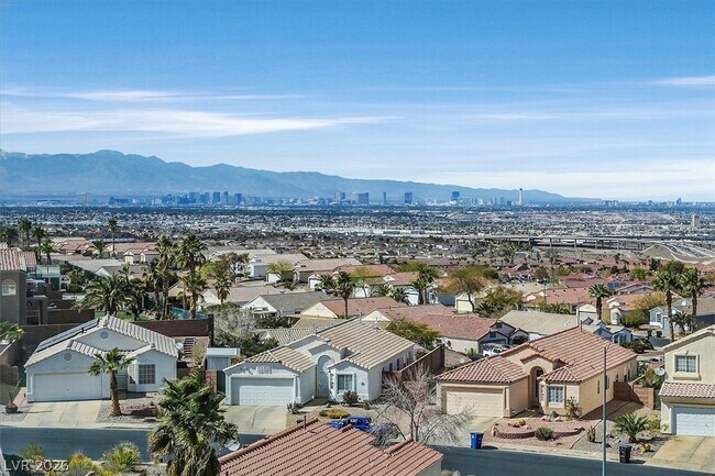 Building Photo - 352 Rosefinch St