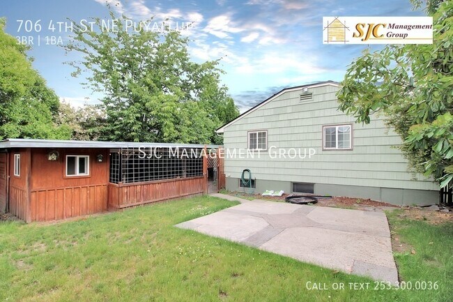 Building Photo - Three bedroom one bath in Downtown Puyallu...