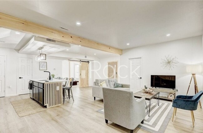 Building Photo - 4 Bedroom Home with 2.5 Bathrooms on a Corner Lot near Plaza District