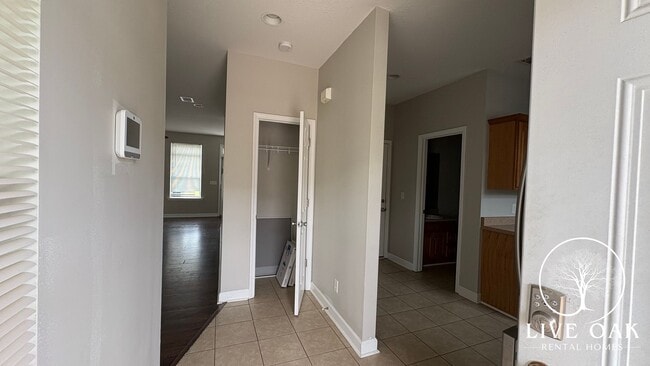Building Photo - SUMMER MOVE-IN SPECIAL: $500 OFF 1st MONTH...