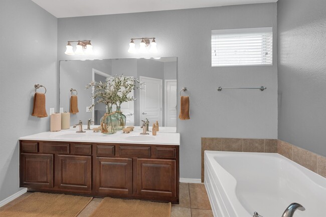 Building Photo - 8227 Clover Leaf Dr