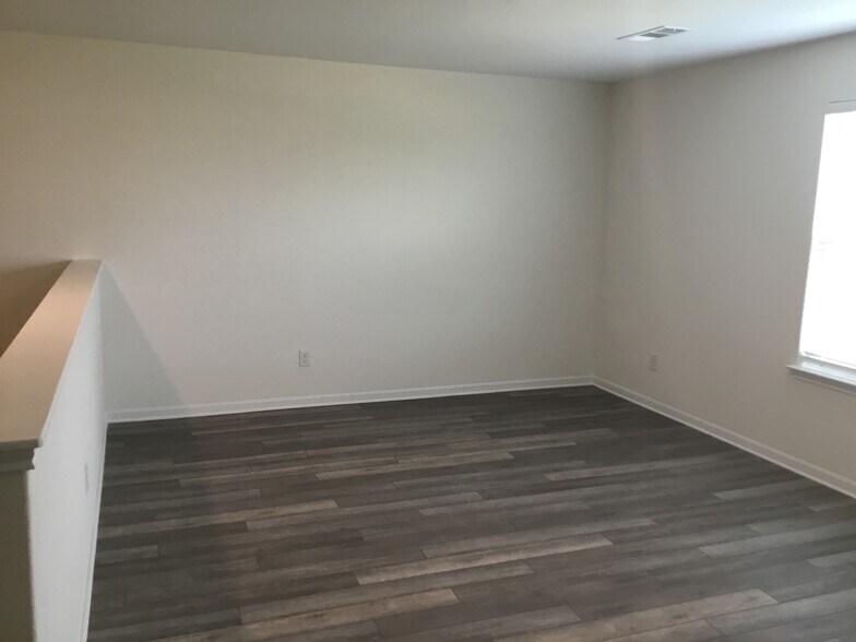 Building Photo - 1330 Treeta Trail