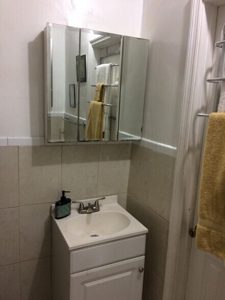 Building Photo - 19541 NW 7th Ct