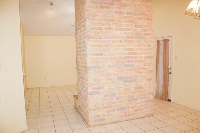 Building Photo - 2046 Hickory Glen Dr