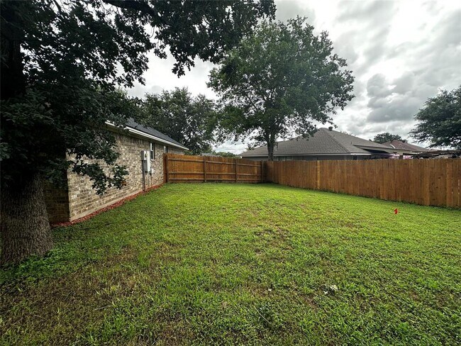 Building Photo - 1400 Prairie Dr