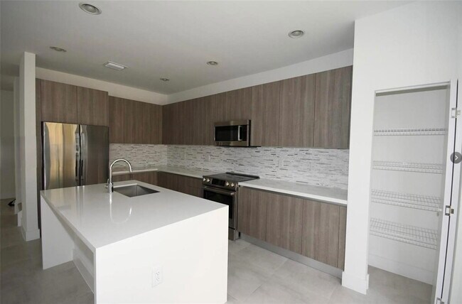 Building Photo - 10259 NW 72nd Terrace