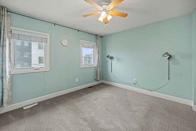 Building Photo - 1751 L St NE