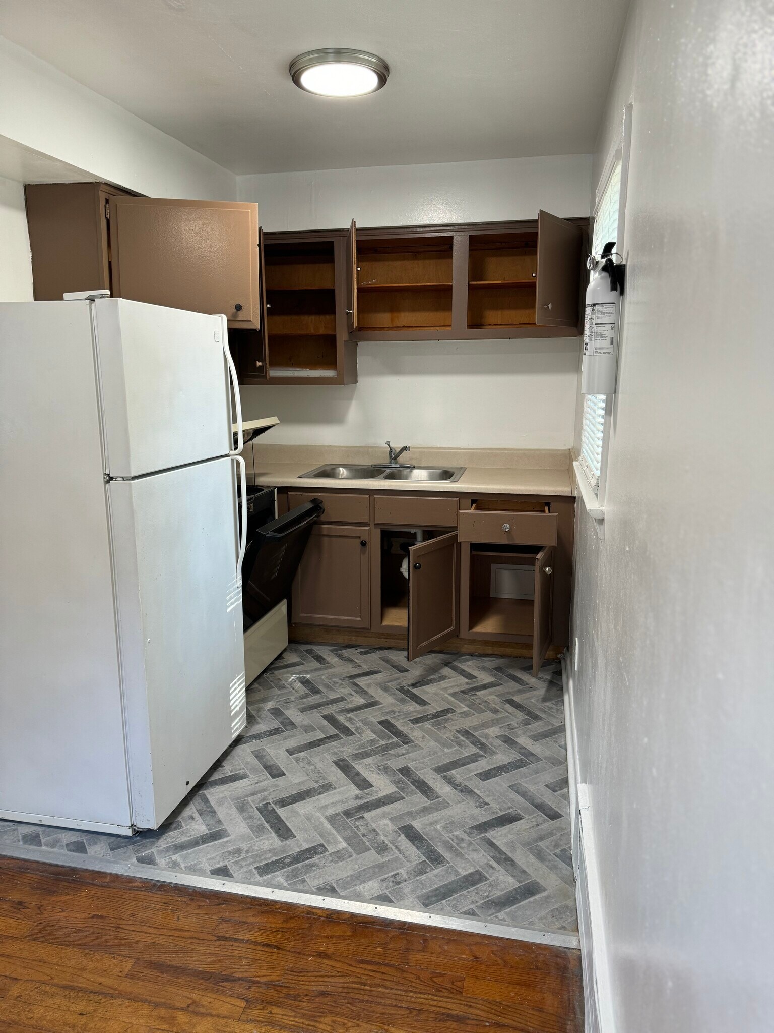 Building Photo - 1007 W 36th St