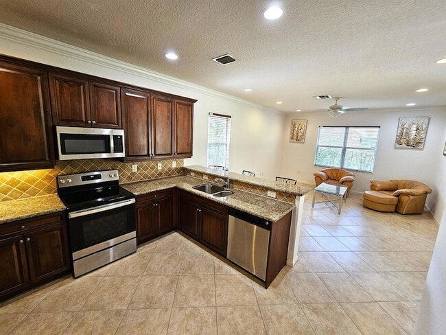 Building Photo - 7533 Topiary Ave