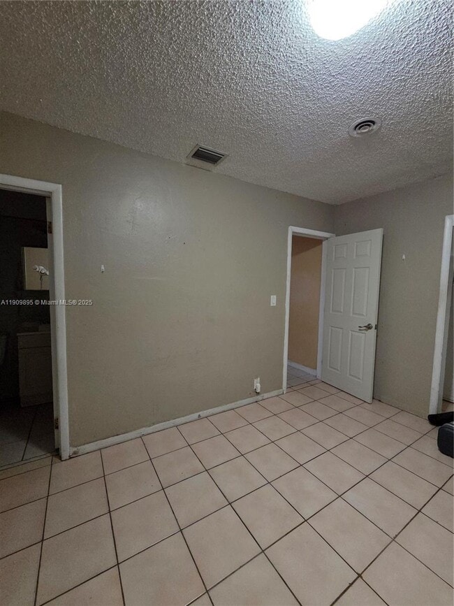 Building Photo - 12220 NE Miami Pl