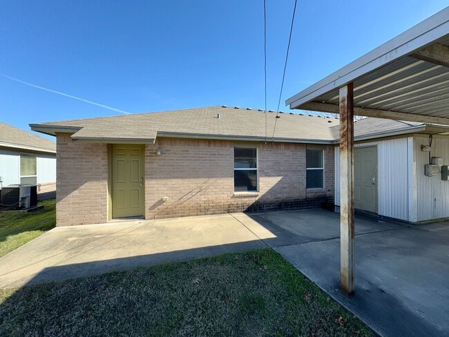 Building Photo - Duplex