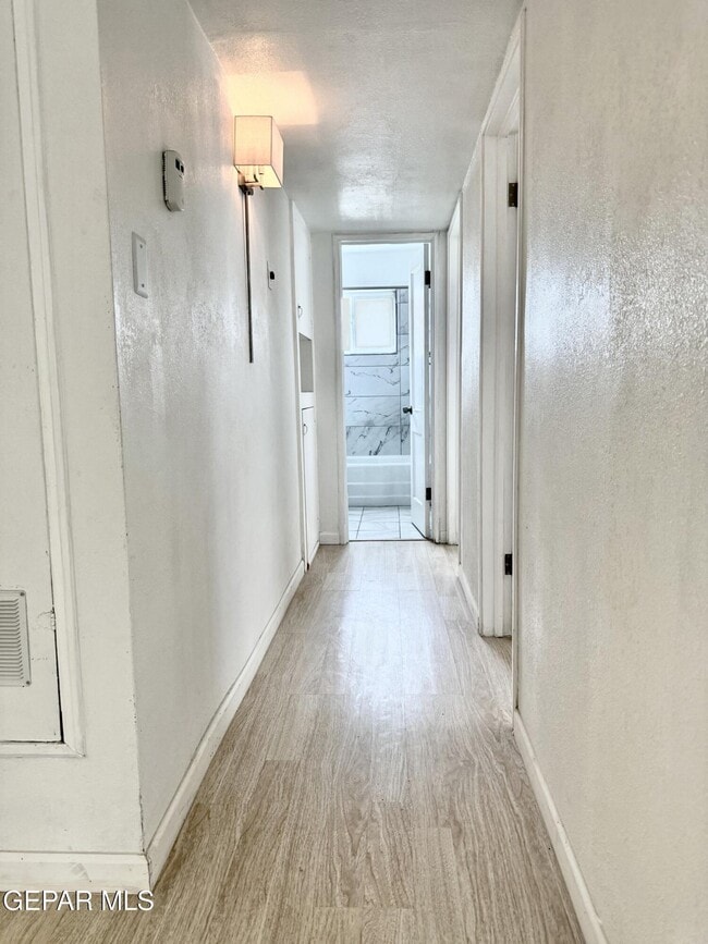 Building Photo - 805 Santa Barbara Dr