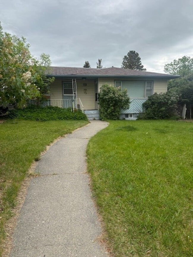 Building Photo - 624 N 3rd St