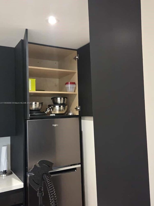 Building Photo - 10824 N Kendall Dr