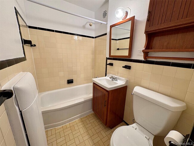 Building Photo - 98-41 64th Rd