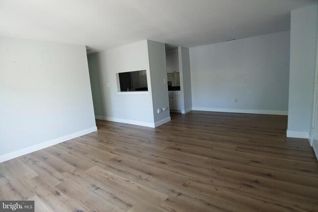 Building Photo - 206 Hickory Ct