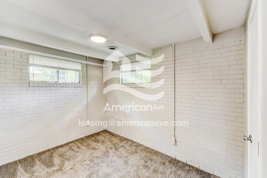 Building Photo - 3920 Parkwood Rd