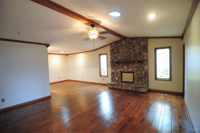 Building Photo - 1071 Sandy Springs Rd NW
