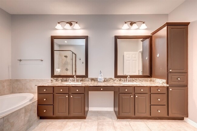 Building Photo - 1708 Utah St